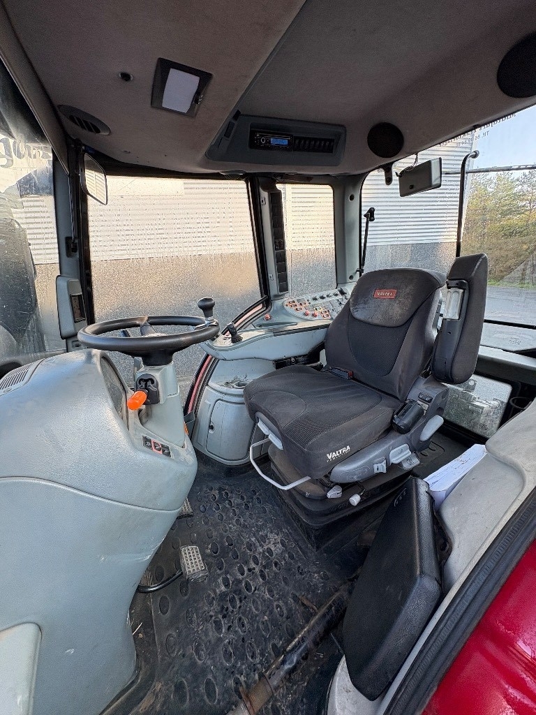 Valtra N 143