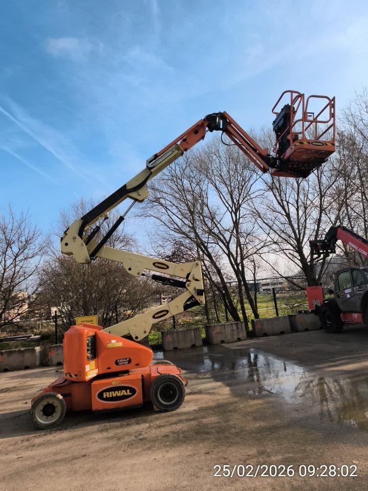 JLG E400AJPN - Articulated boom lifts - Construction Equipment - Boels