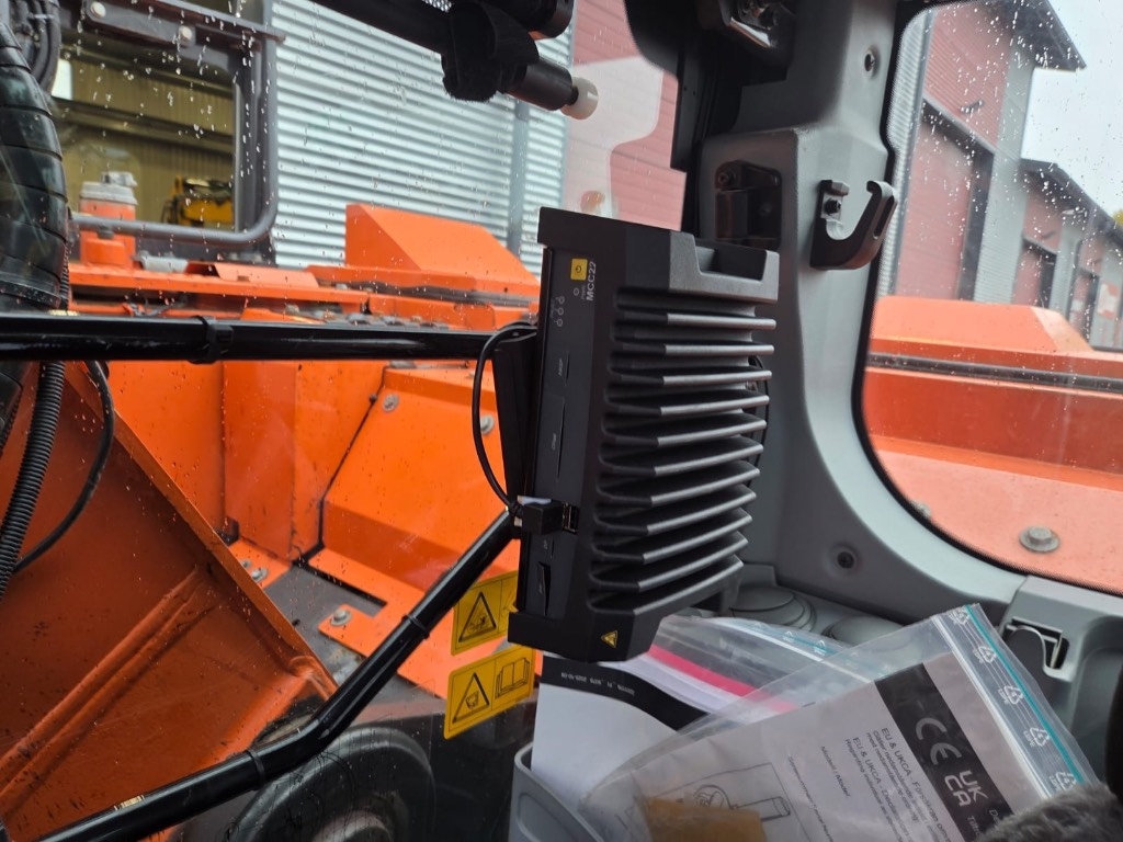 Hitachi ZX 225 USR LC-7 - Crawler excavators | Rinta-Jouppi Machine