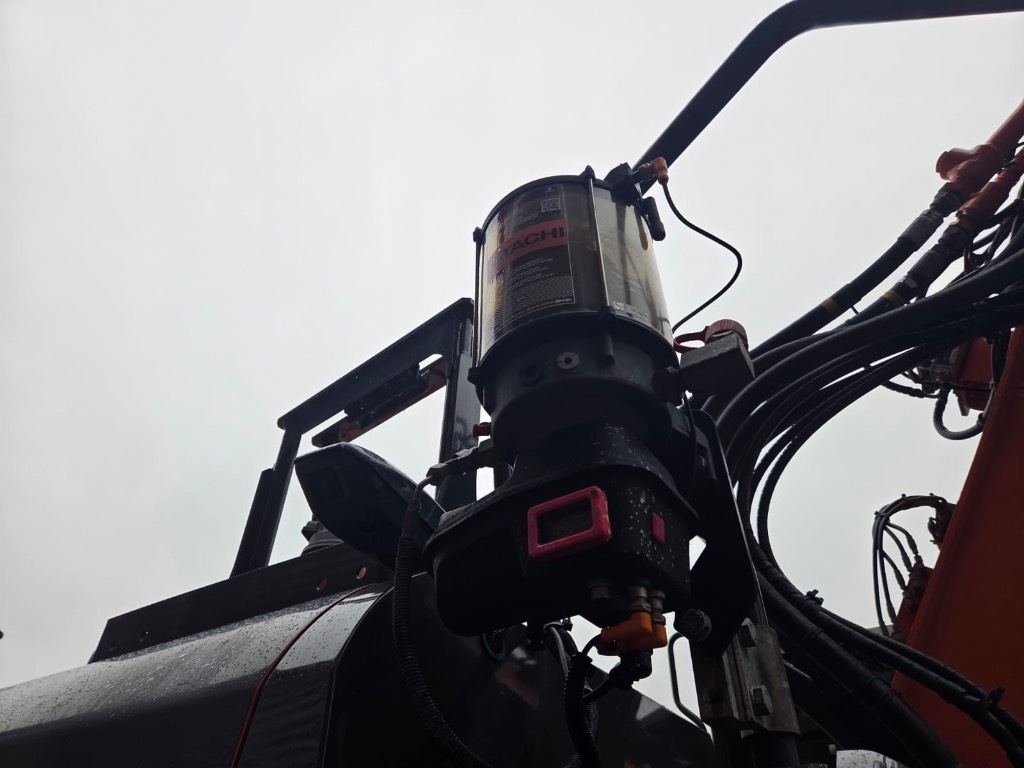hitachi-zx-225-usr-lc-7-pyorit,4281543d