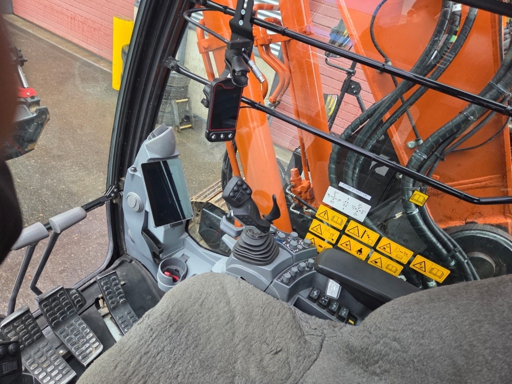 hitachi-zx-225-usr-lc-7-pyorit,e46c292b