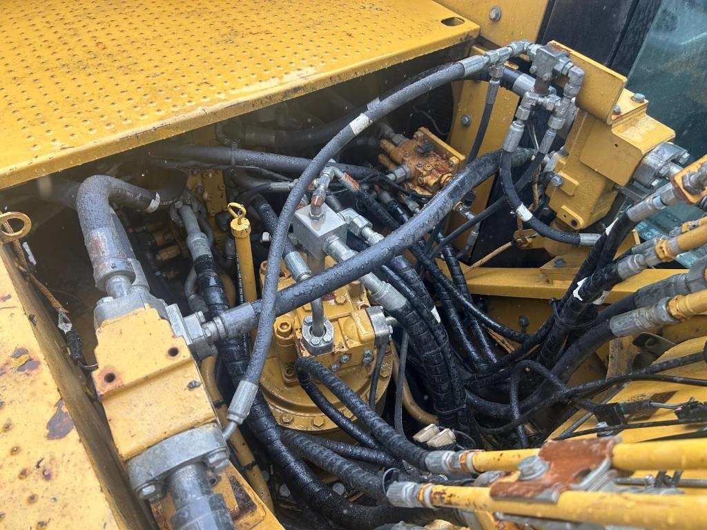 CAT 329 EL (epiroc hammer included)