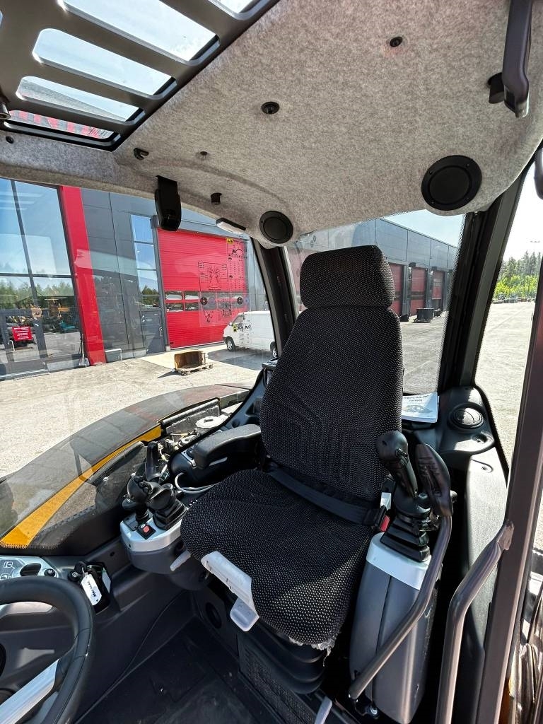 mecalac-7-mwr-huippu-varusteil,23124679