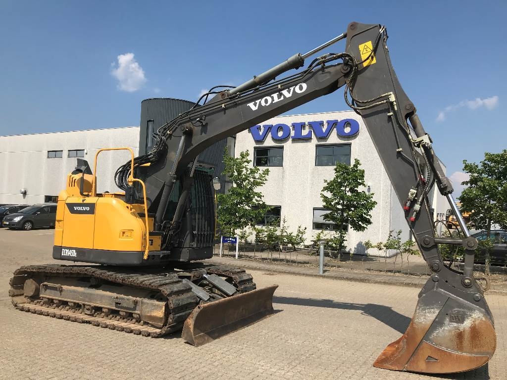 Volvo Machine Wallpaper