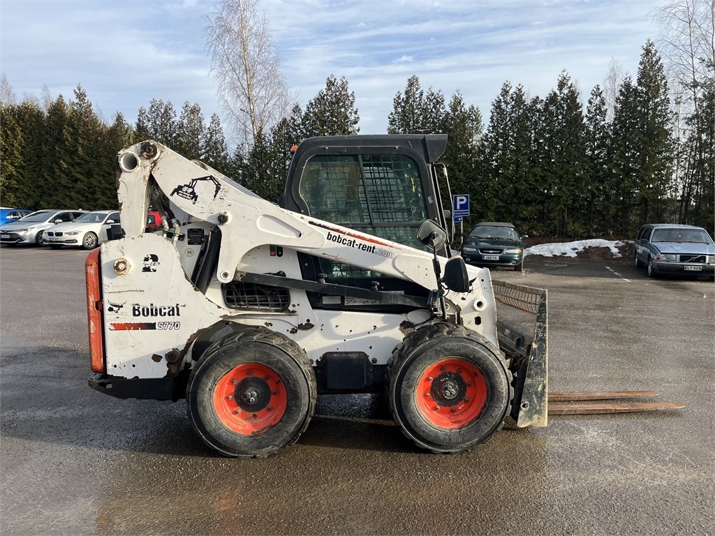 bobcat-s-770-liukuohjatut-kuormaajat-maarakennus-minikone