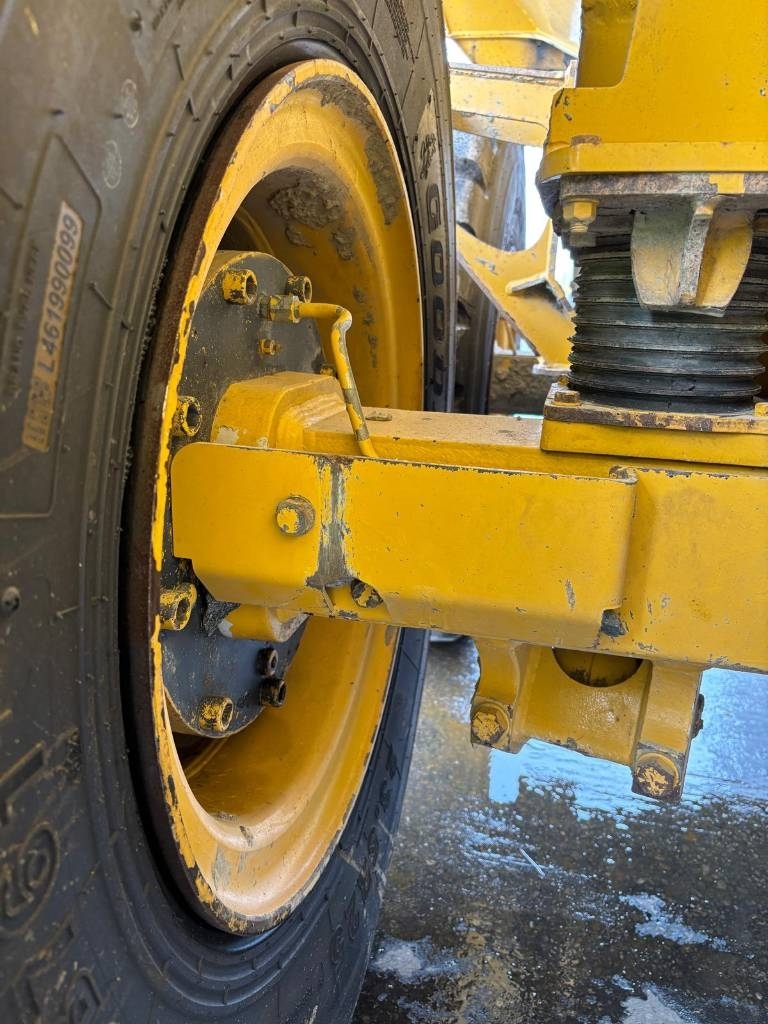 Bell B 30 E (New tyres)