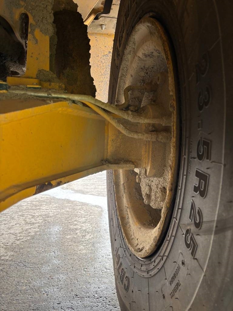 Bell B 30 E (New tyres)