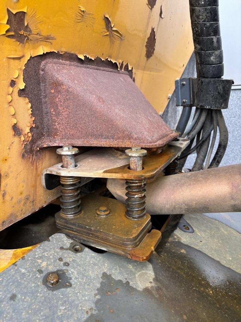 Bell B 30 E (New tyres)