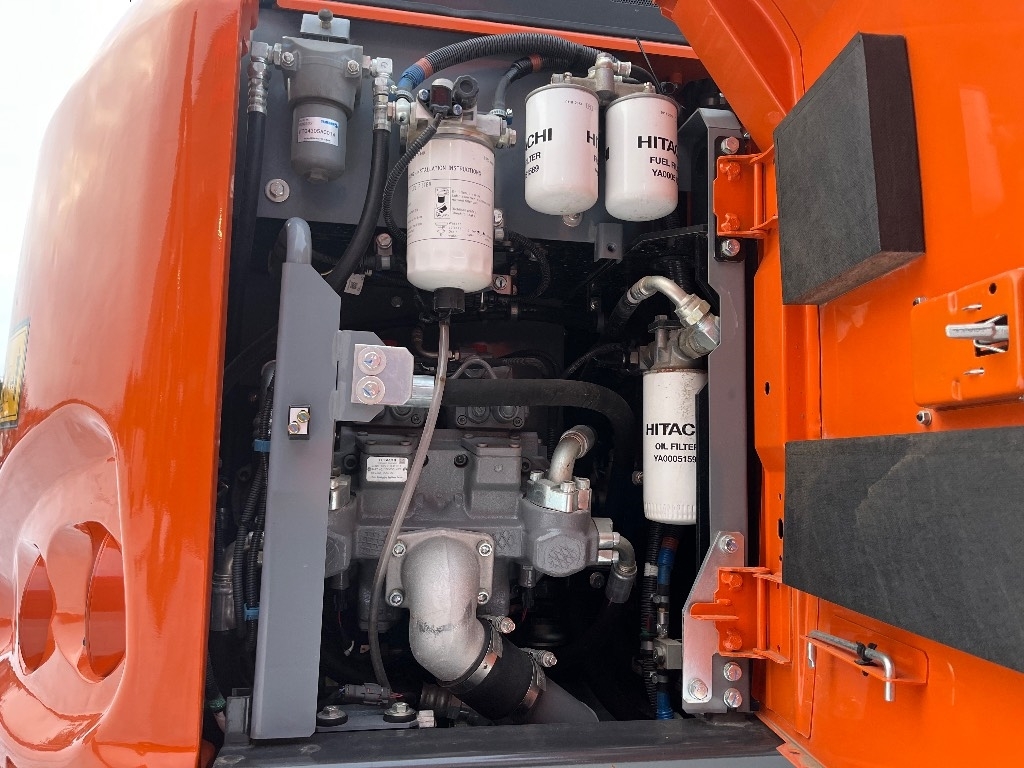 ＨＫ Hitachi ZX 135 W-7 - Wheeled Excavators - Construction