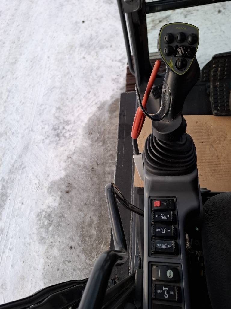 hitachi-zx-300-lc-6-pyorittaja,1d0498b0