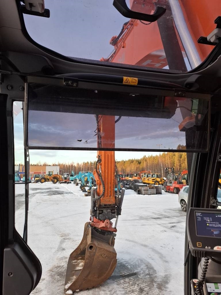 hitachi-zx-300-lc-6-pyorittaja,2ad18fcf