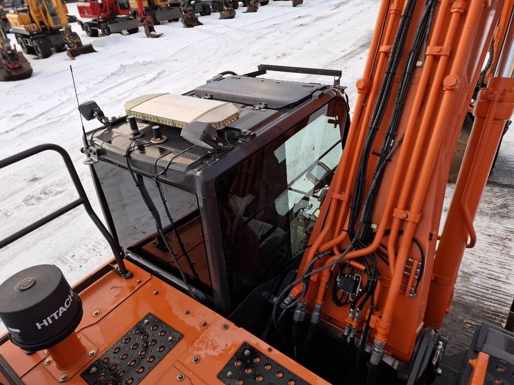 hitachi-zx-300-lc-6-pyorittaja,875c754b