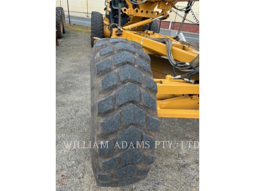 CAT 12M image 11