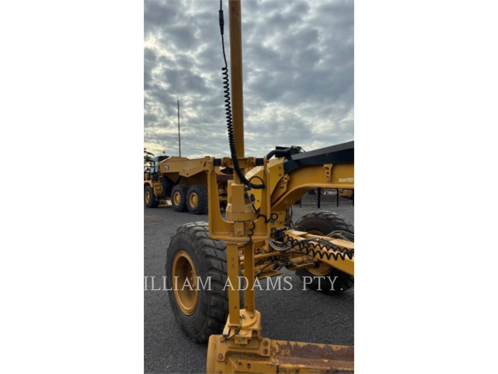 CAT 12M image 7
