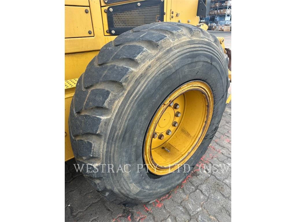 CAT 12M image 11
