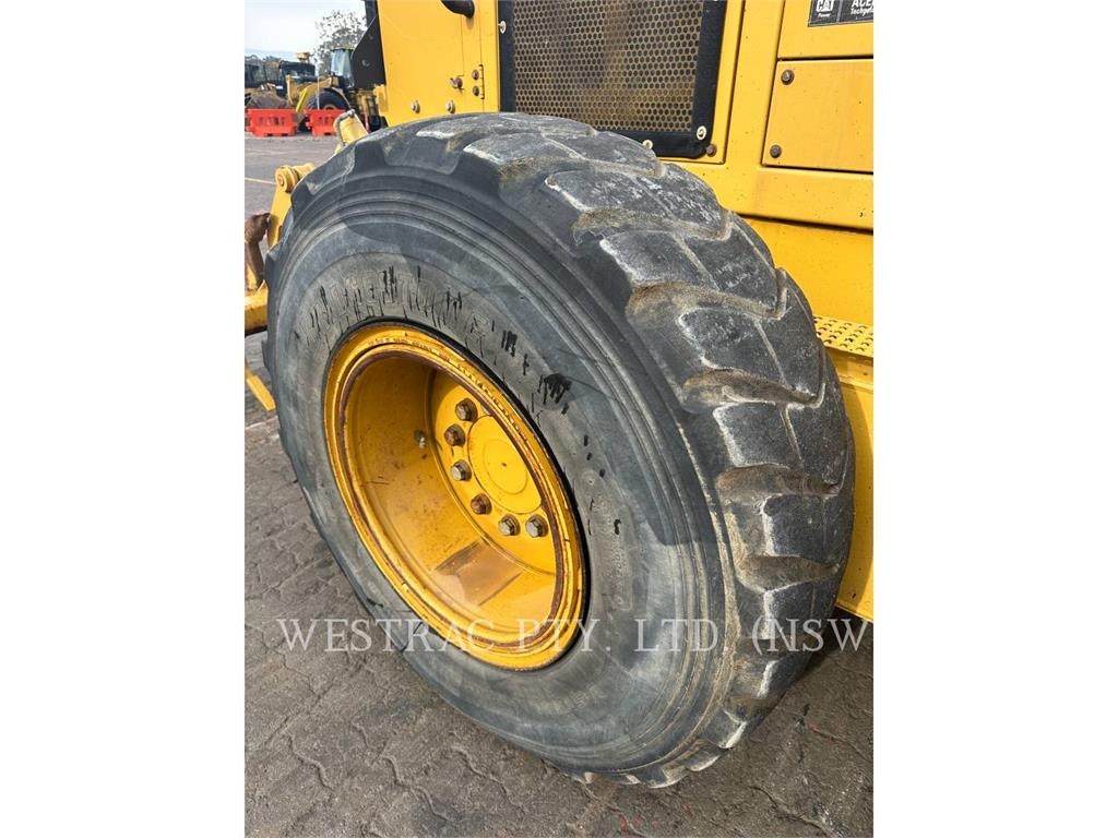CAT 12M image 12