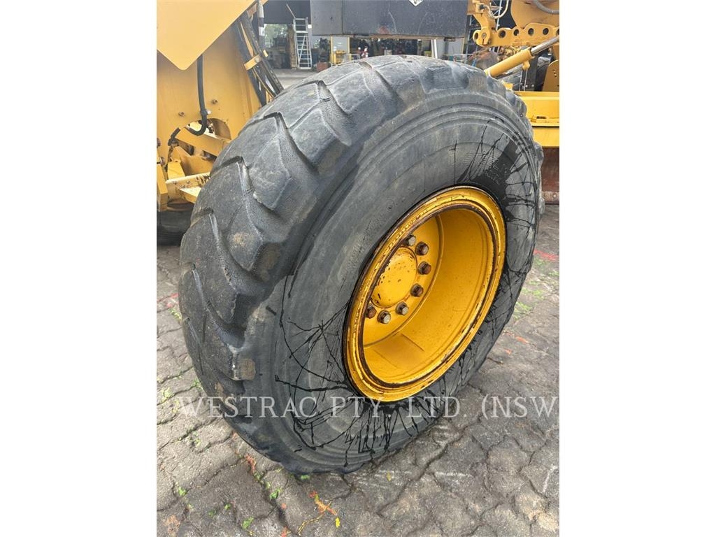 CAT 12M image 9