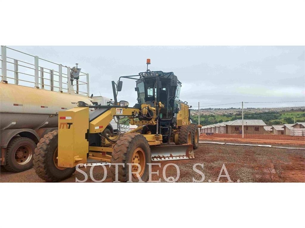 CAT 120 - 鉱業用モータ・グレーダ - 建設 - CATERPILLAR WORLDWIDE