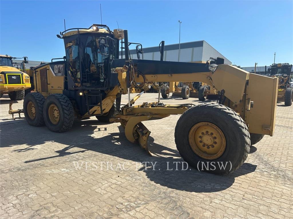CAT 120M image 2