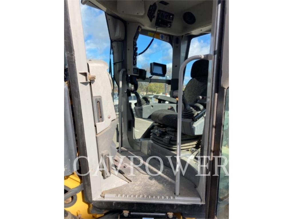 CAT 120M image 11