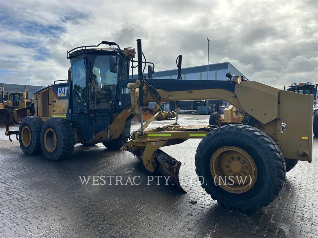 CAT 140M image 2