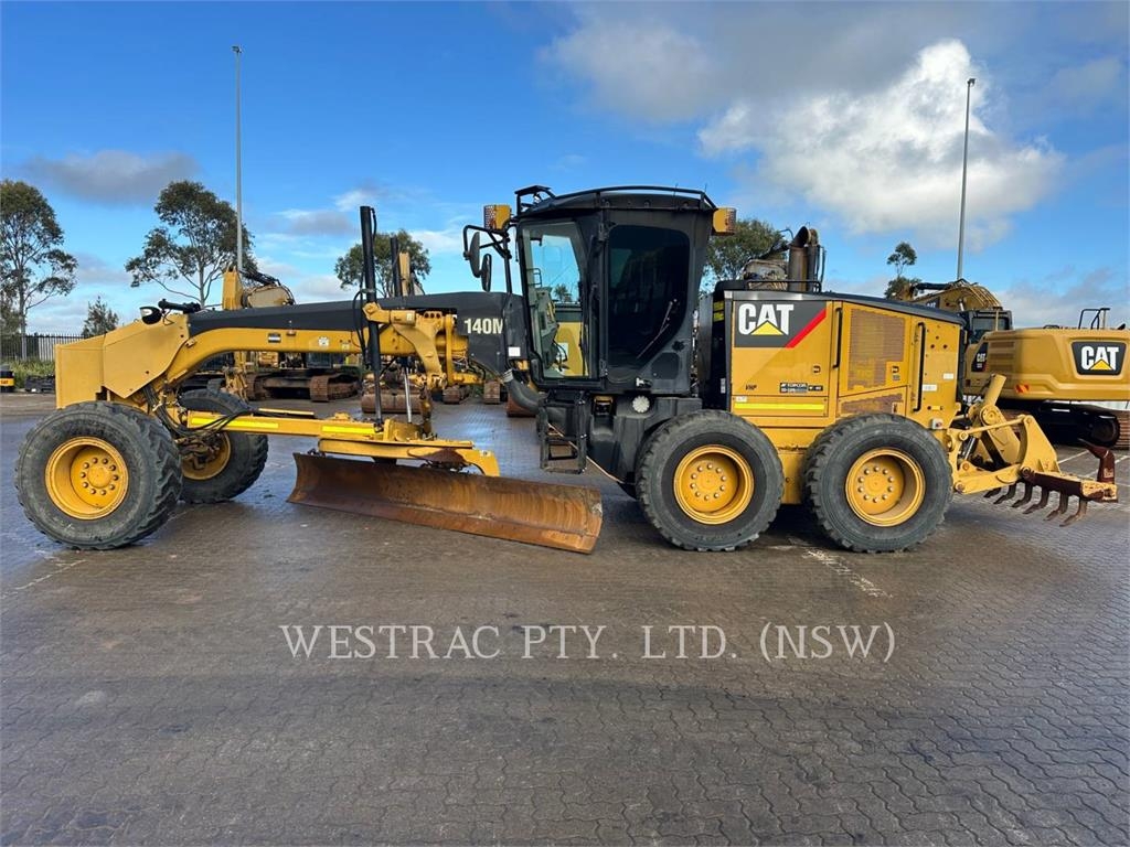 CAT 140M image 3