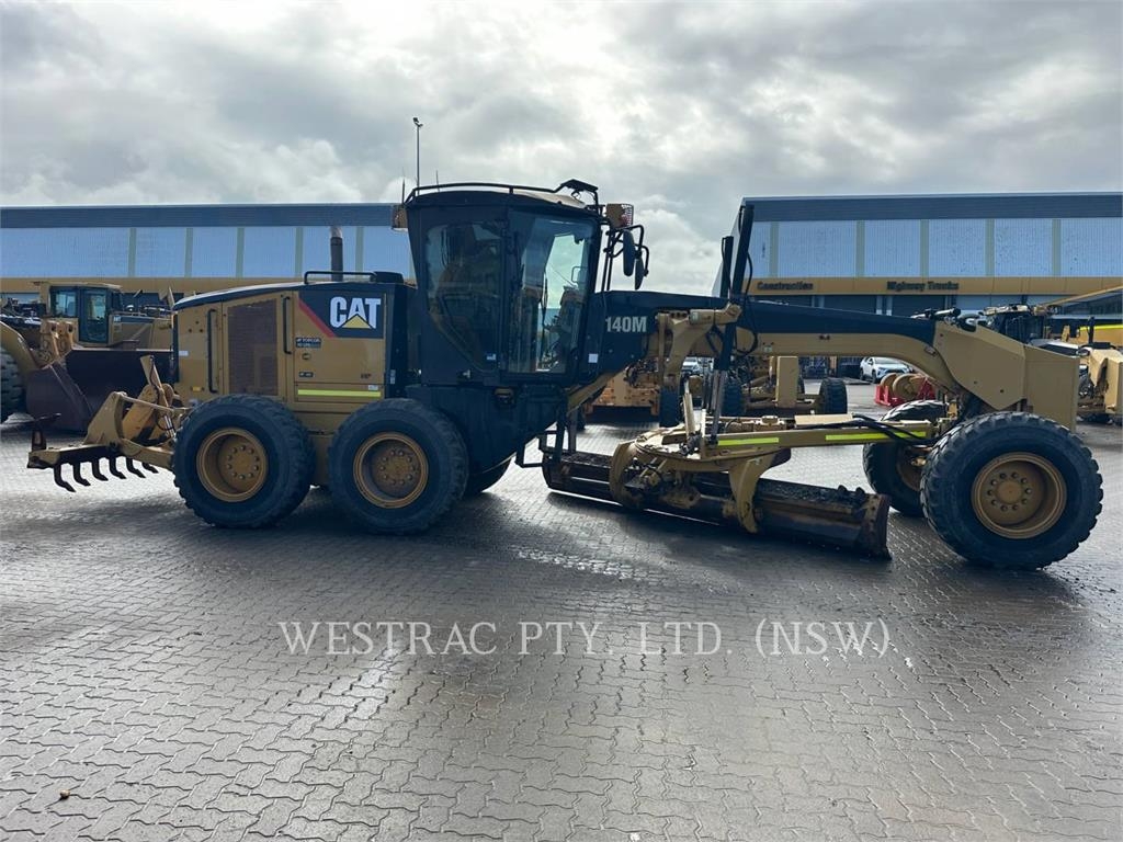 CAT 140M image 4