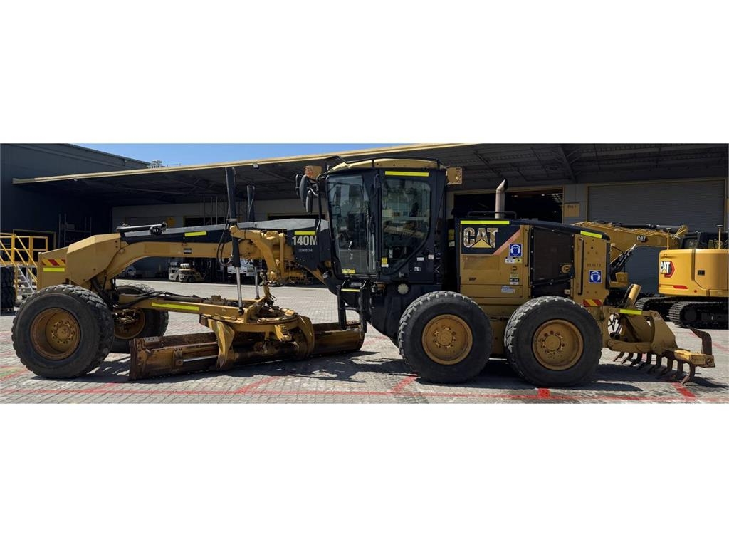 CAT 140M image 5