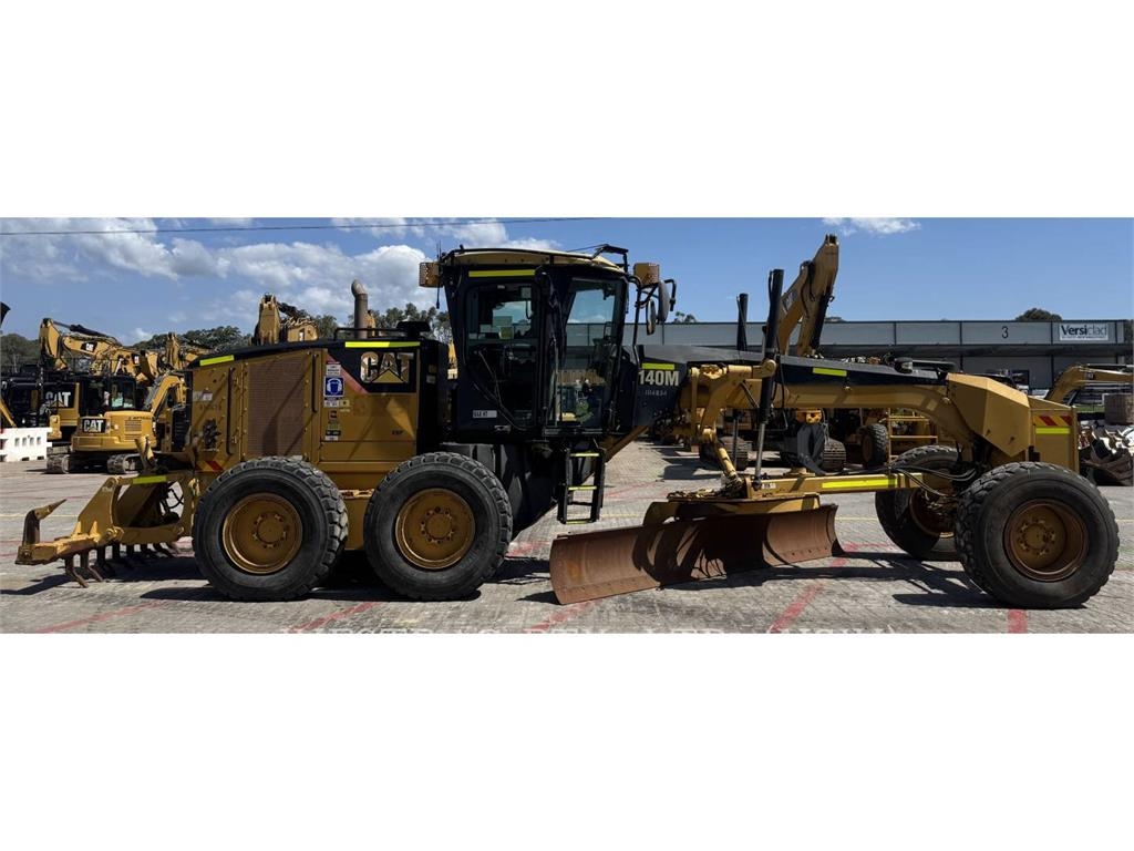 CAT 140M image 6