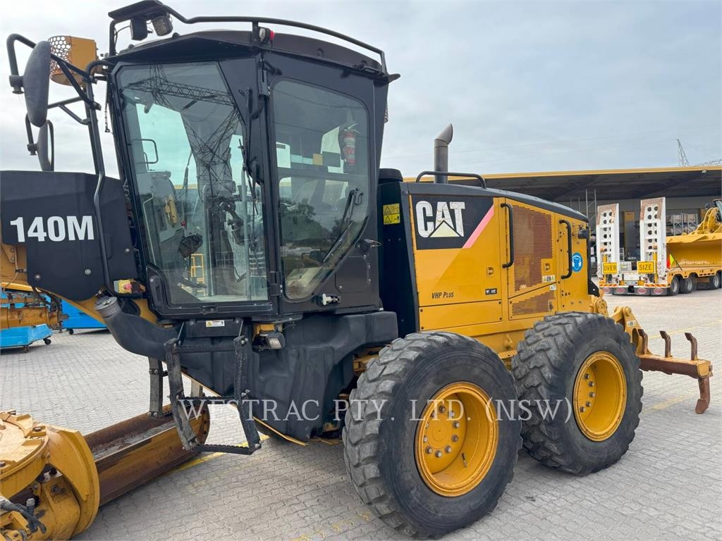 CAT 140M image 10