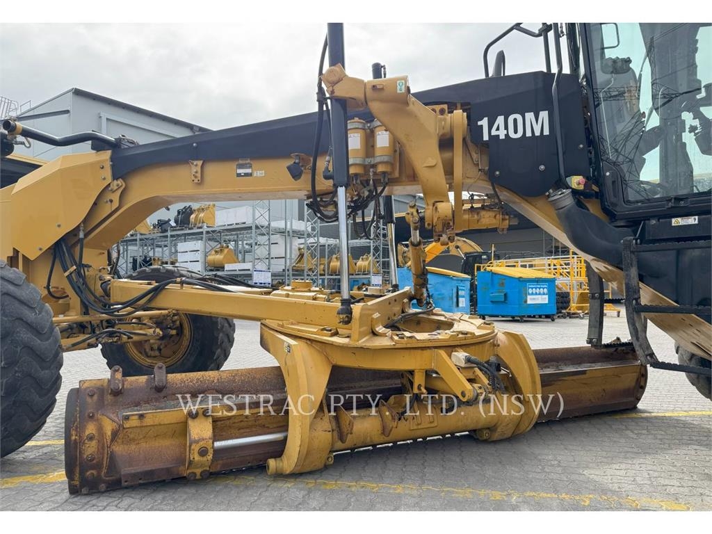 CAT 140M image 12