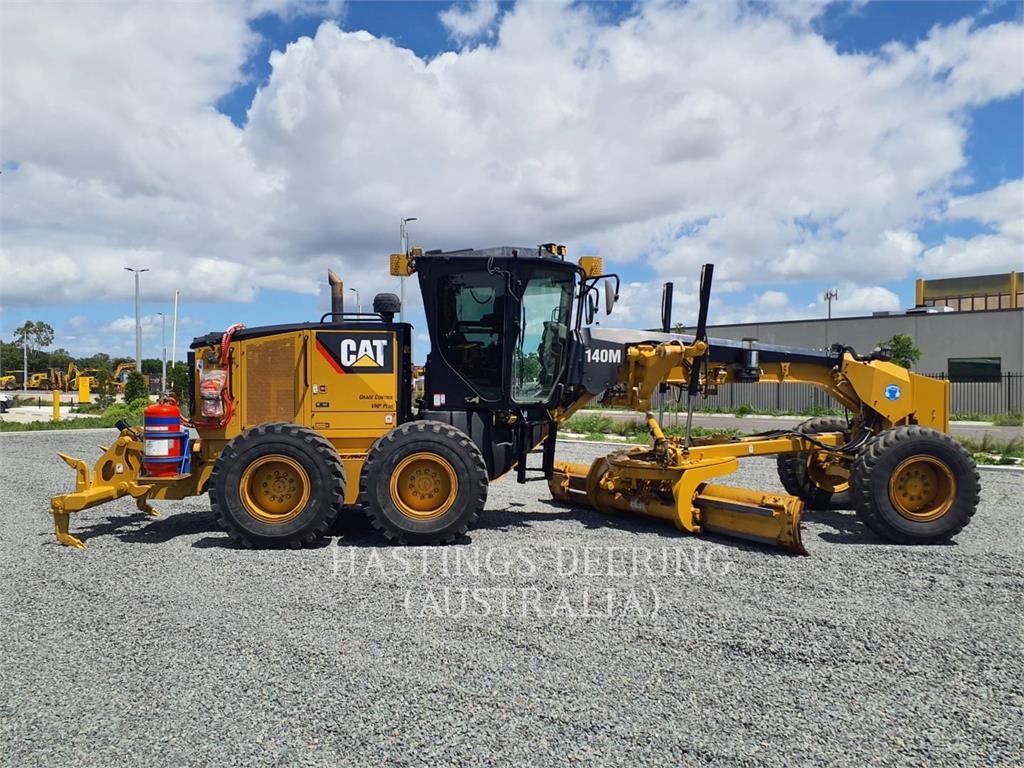 CAT 140M image 10
