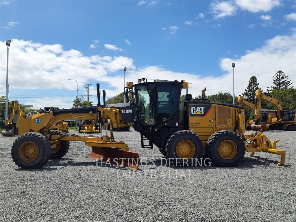 CAT 140M image 8