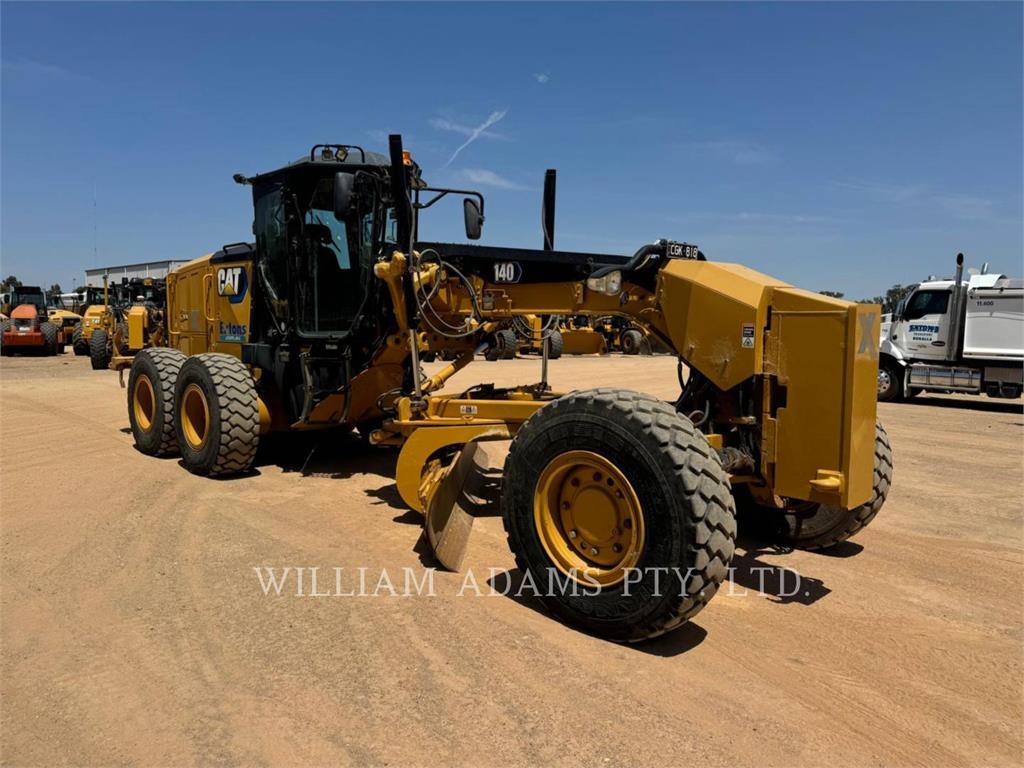 CAT 140M2AWD image 2