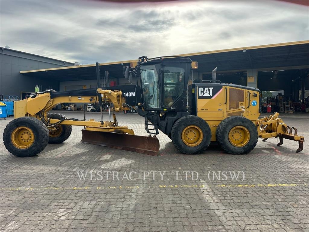 CAT 140M image 2