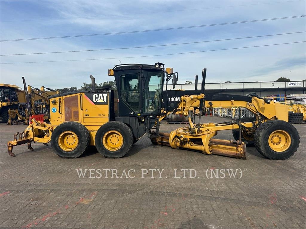 CAT 140M image 4