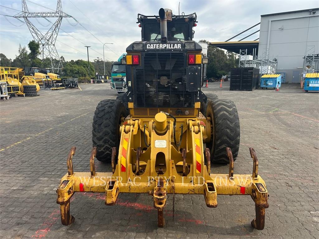 CAT 140M image 8