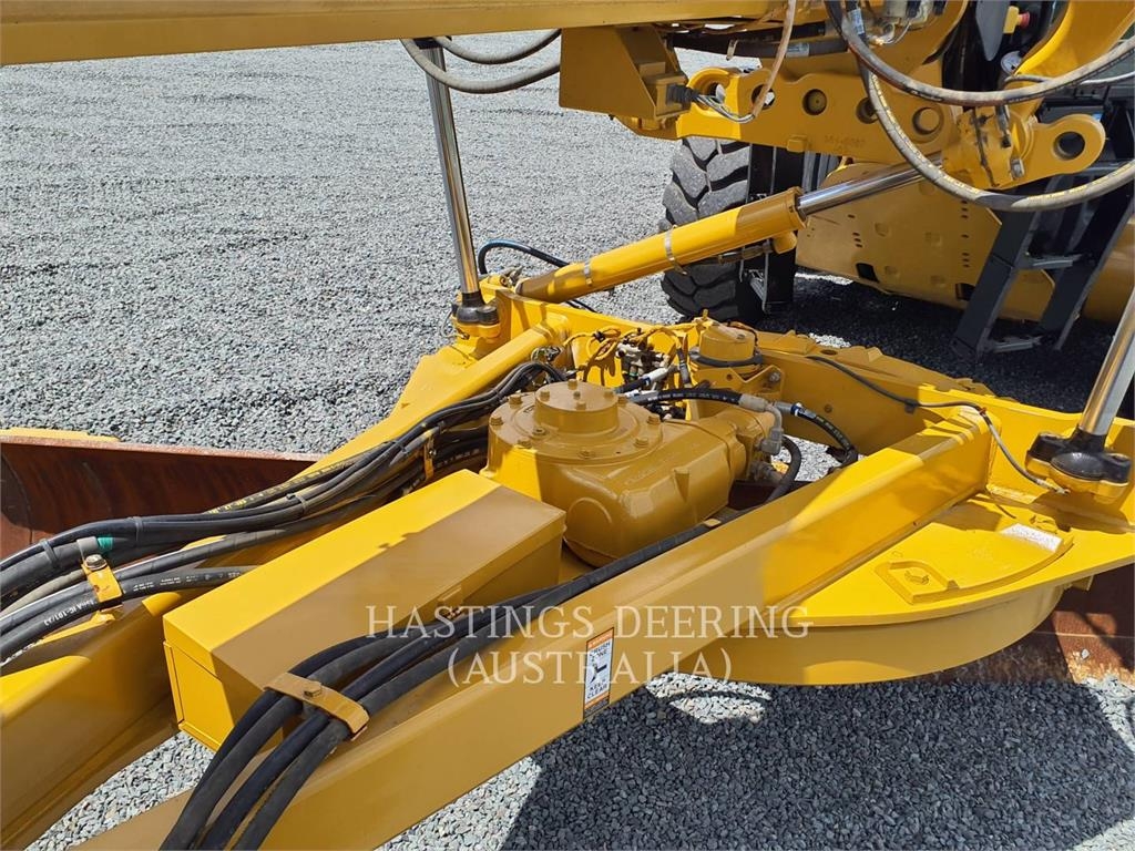 CAT 140M image 12