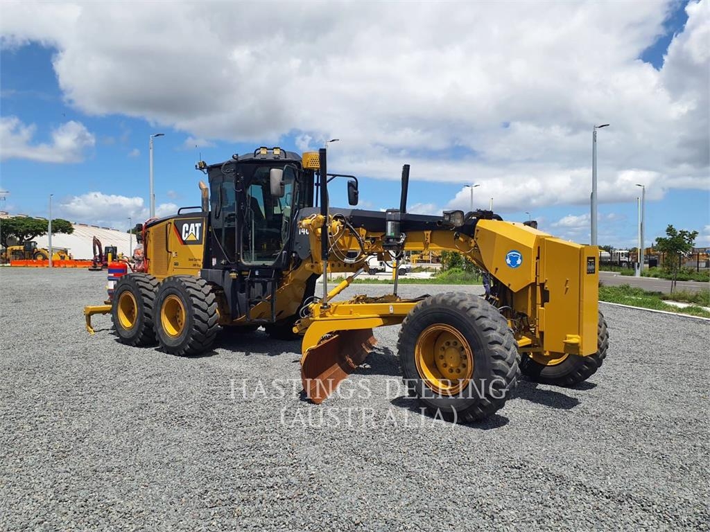 CAT 140M image 2