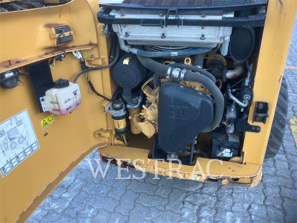 CAT 226B3LRC image 7