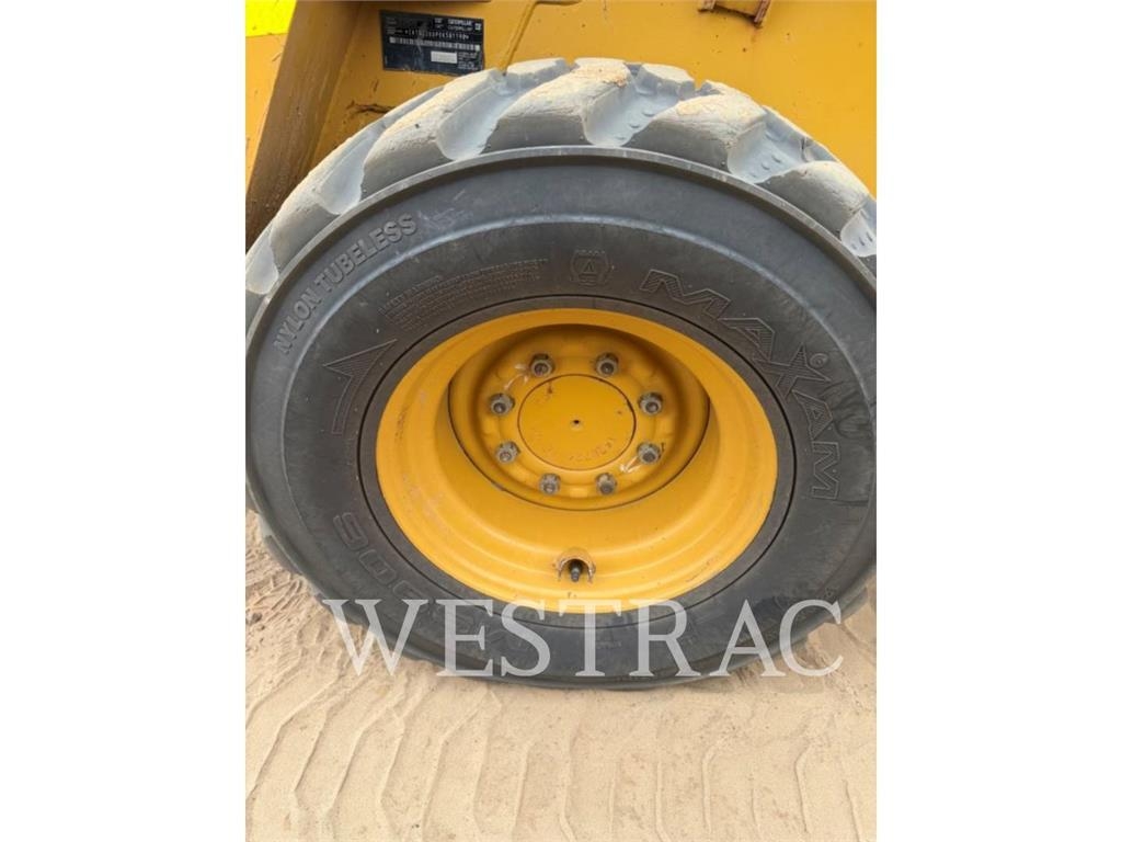 CAT 226D3 image 10