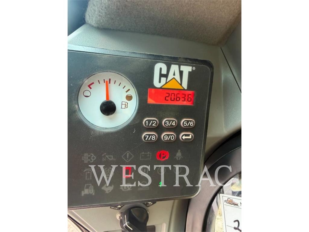 CAT 226D3 image 5