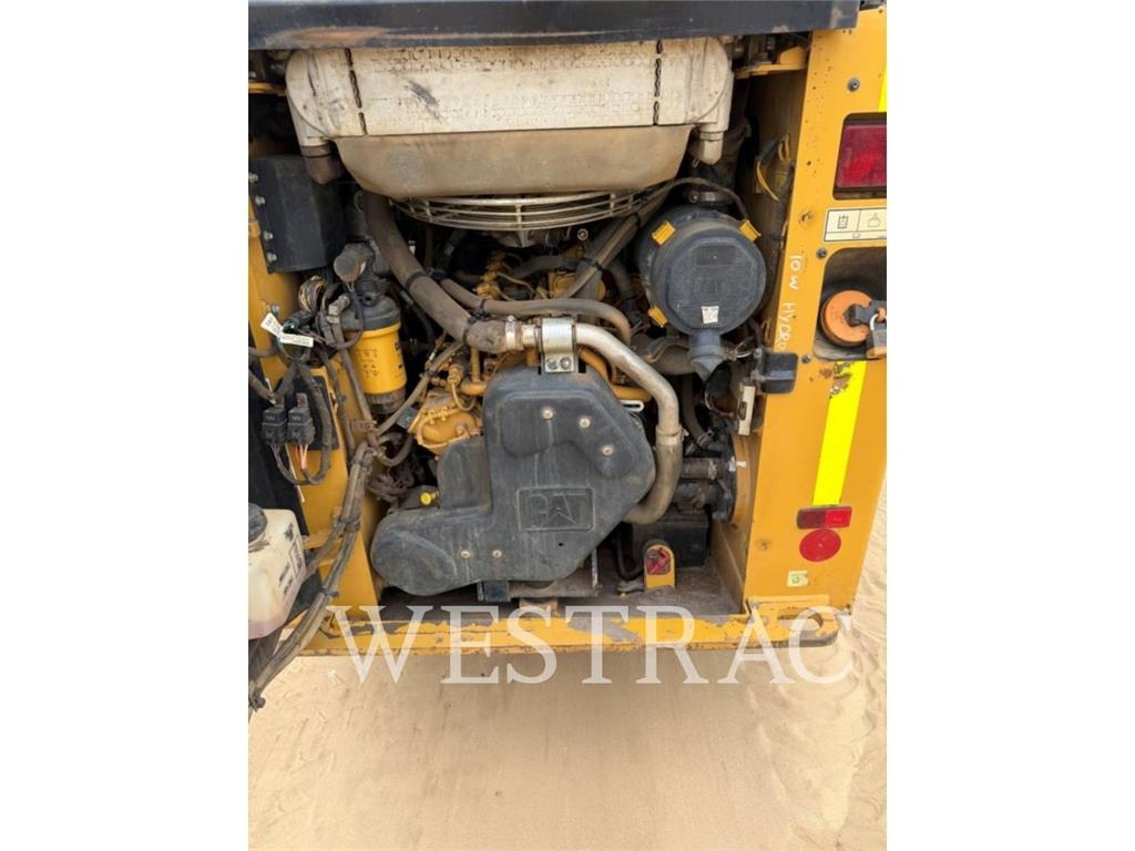 CAT 226D3 image 7