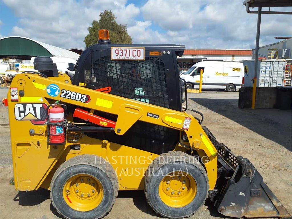 CAT 226D3 image 11
