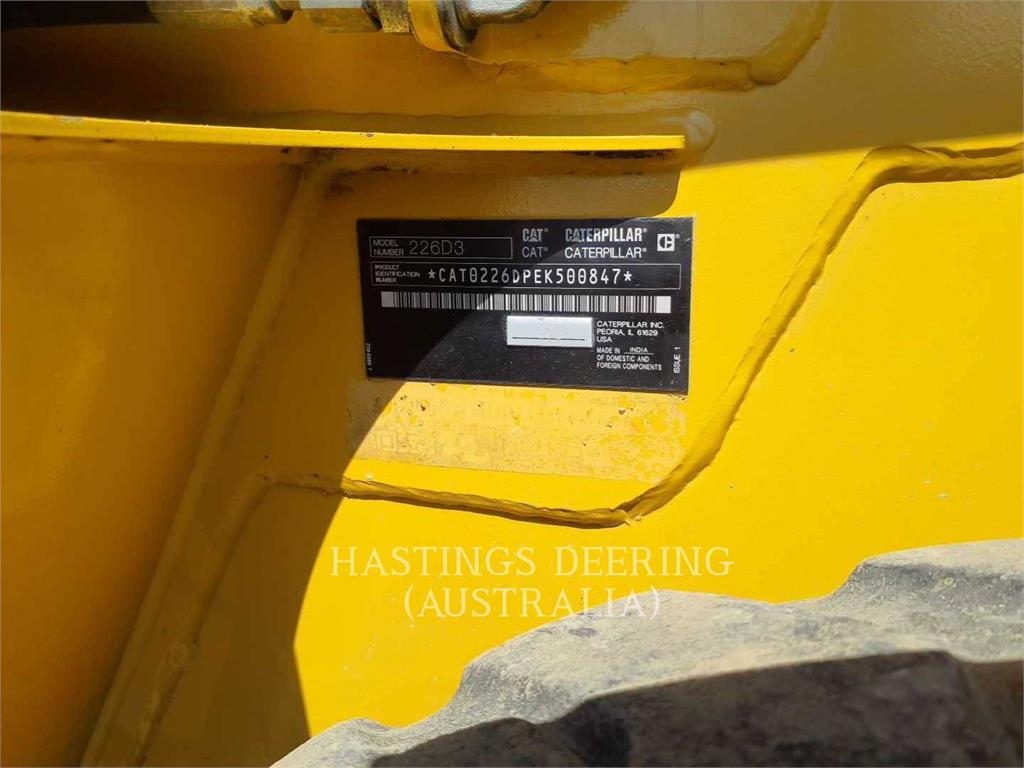 CAT 226D3 image 6