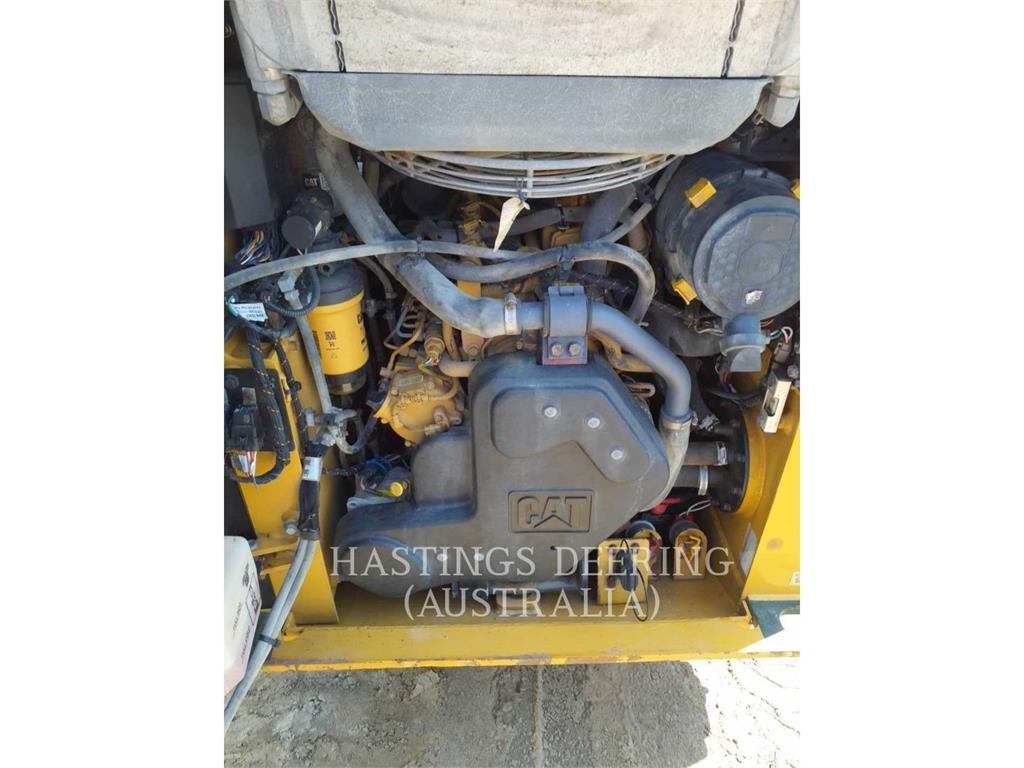 CAT 226D3 image 7