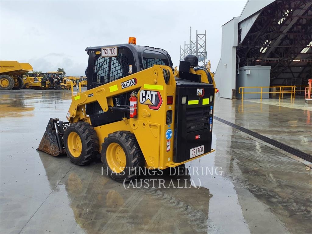 CAT 226D3 image 4