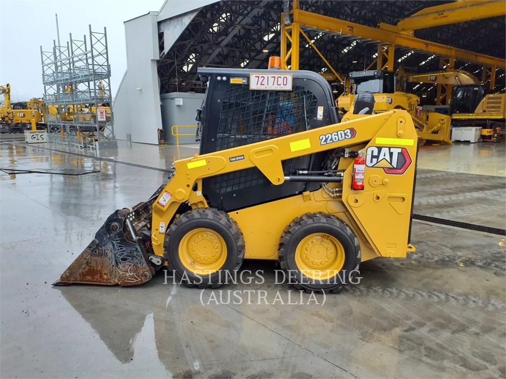 CAT 226D3 image 8