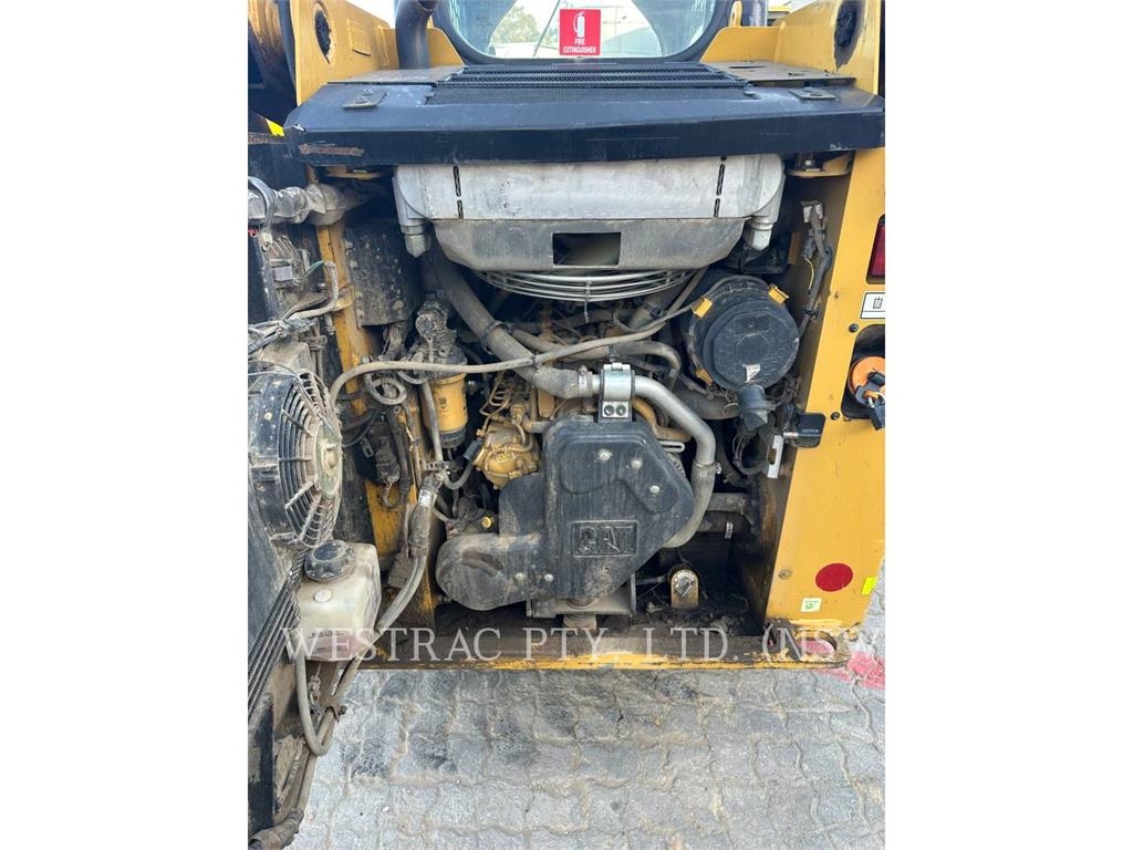CAT 239D3 image 11