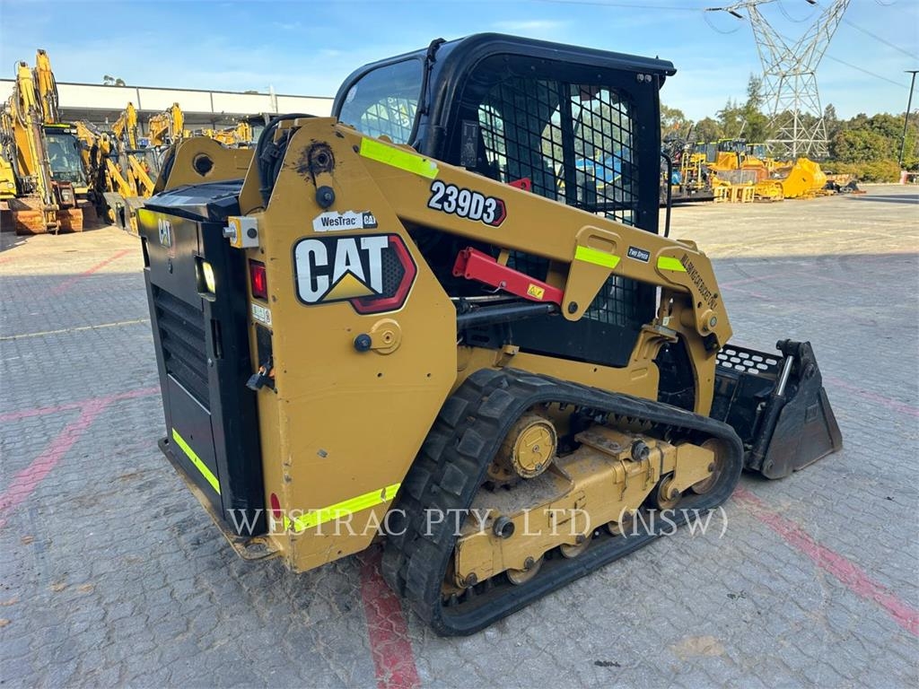 CAT 239D3 image 3